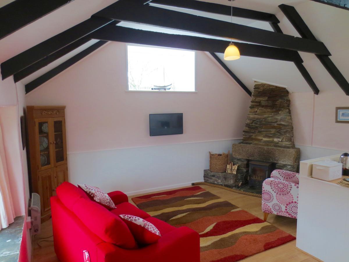 Penlys Cottage Боскасъл Екстериор снимка